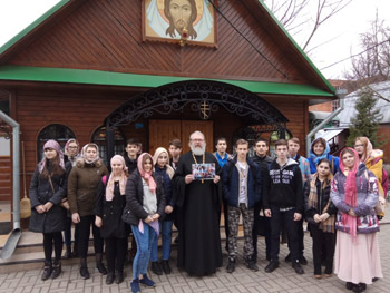 Храм Живоначальной Троицы в Чертанове посетили девятиклассники школы 879