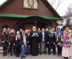 Храм Живоначальной Троицы в Чертанове посетили девятиклассники школы 879