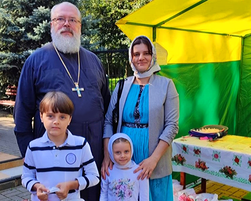  Семья помогает семье